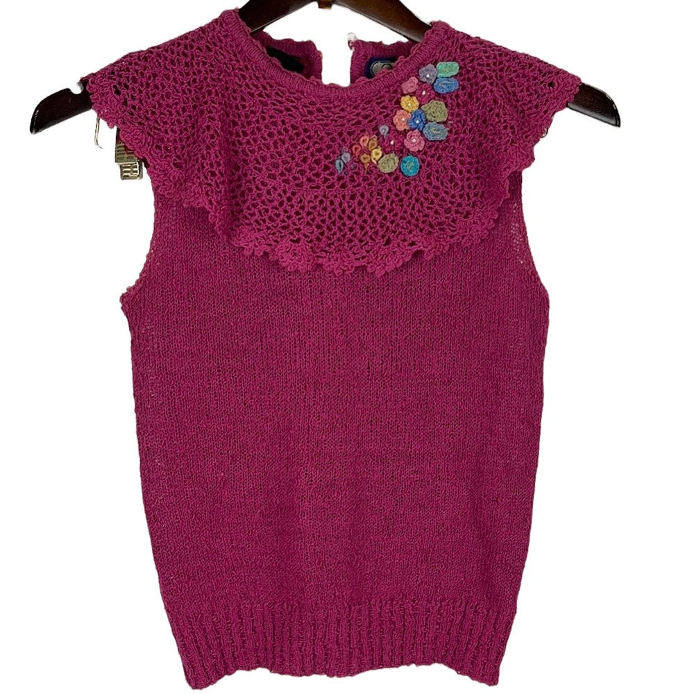 Vintage pink sleeveless knit top with crochet large statement collar